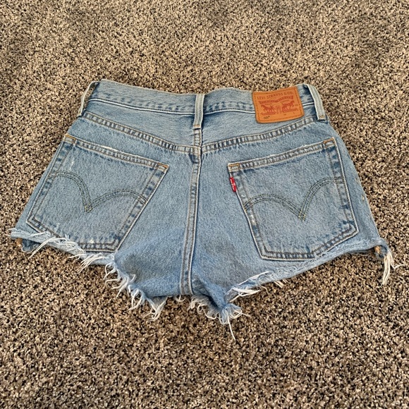Levi’s 501 Mid-Rise Short 24 - Picture 1 of 2